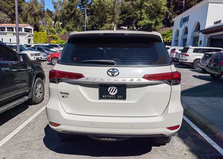 Toyota FORTUNER 2023 - Vista 5