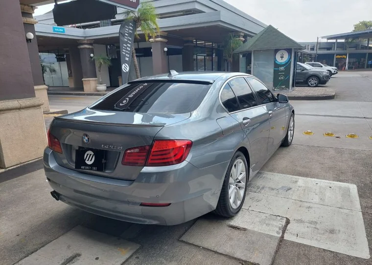 BMW 5 2012 - Vista 4