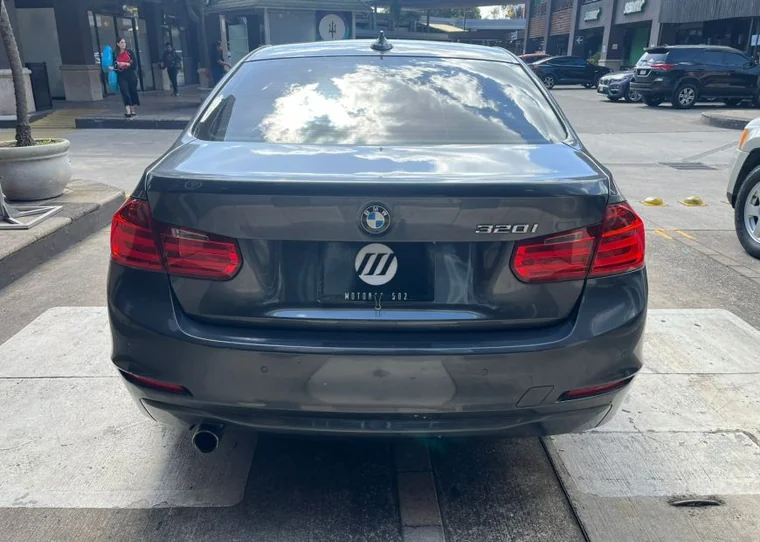 BMW 3 2015 - Vista 4