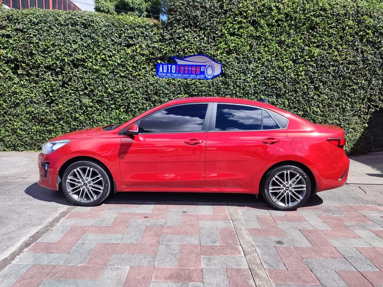Kia RIO 2022 - Vista 4