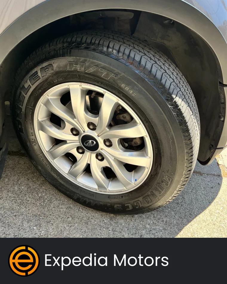 Mahindra XUV 2020 - Vista 4