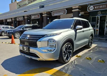 Mitsubishi OUTLANDER 2025
