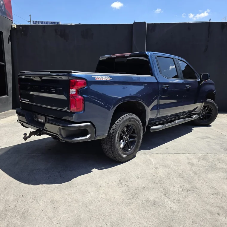 Chevrolet SILVERADO 2021 - Vista 4