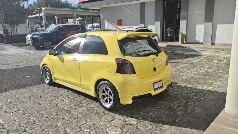 Toyota YARIS 2010 - Vista 3