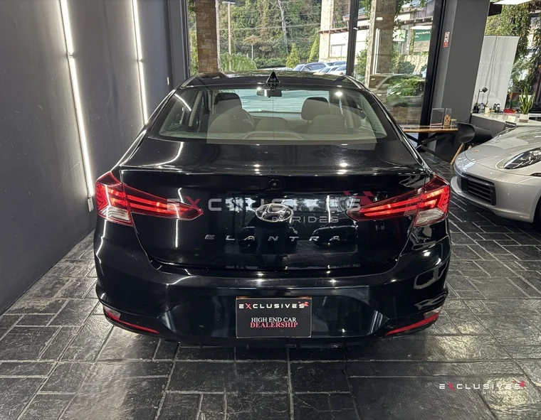 Hyundai ELANTRA 2020 - Vista 5