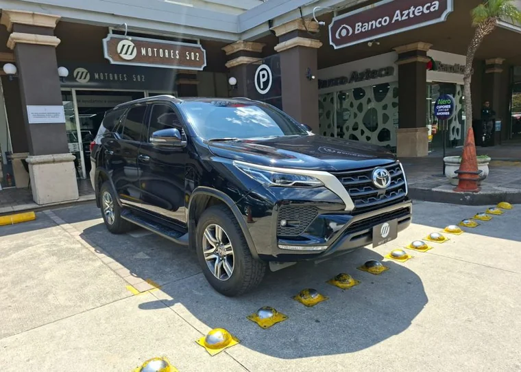 Toyota FORTUNER 2023 - Vista 4