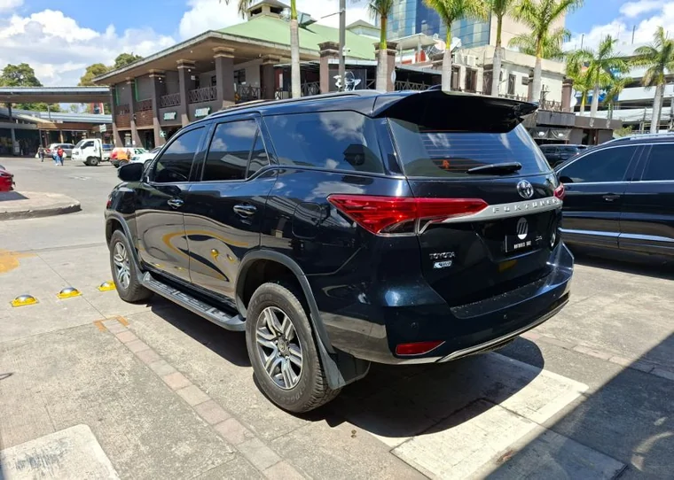 Toyota FORTUNER 2023 - Vista 5