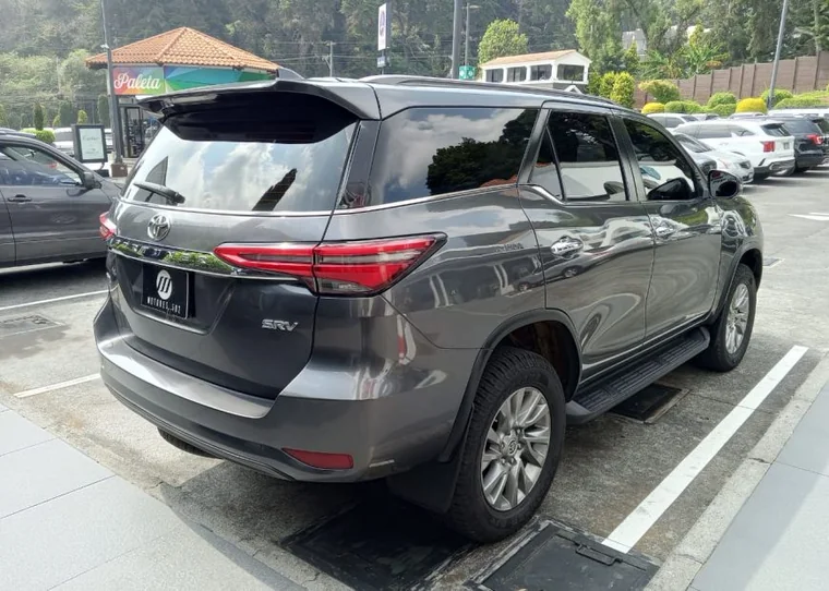Toyota FORTUNER 2024 - Vista 4