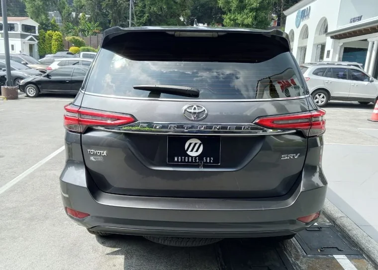 Toyota FORTUNER 2024 - Vista 5