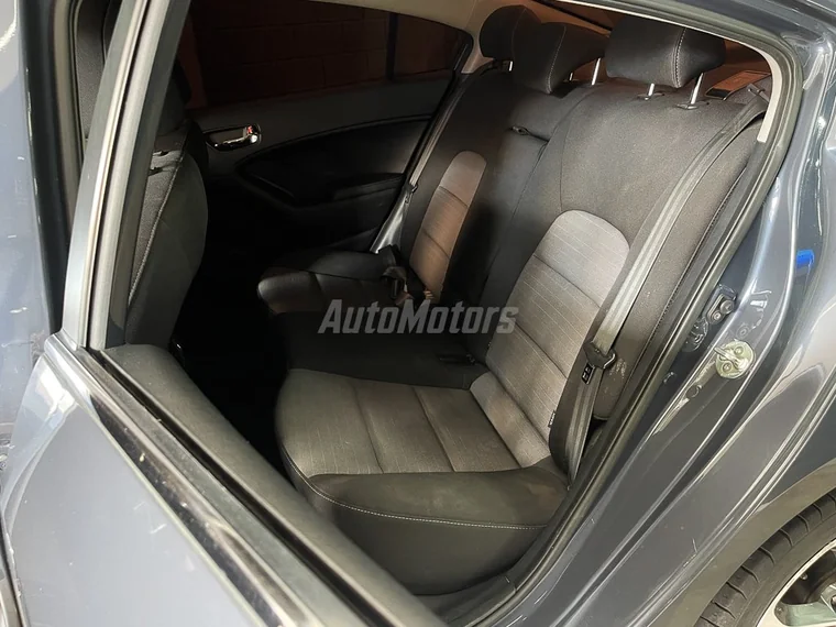 Kia K3 2015 - Vista 5