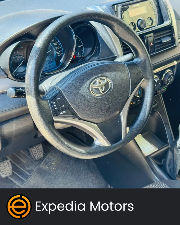 Toyota YARIS 2014 - Vista 4