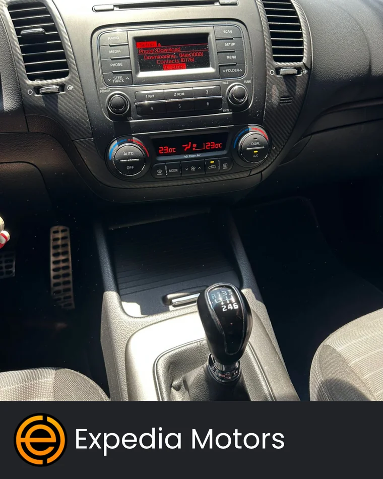 Kia K3 2015 - Vista 5