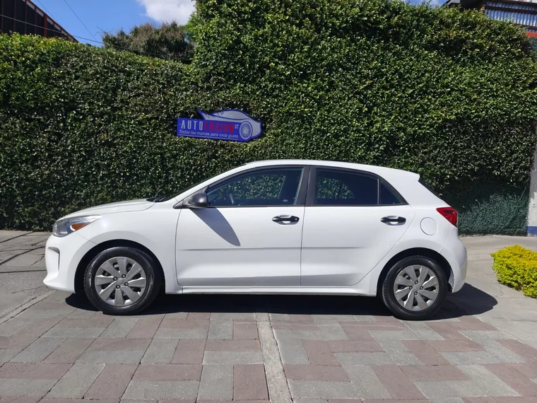 Kia RIO 2018 - Vista 4
