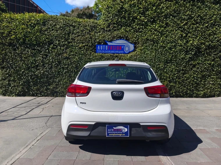 Kia RIO 2018 - Vista 5