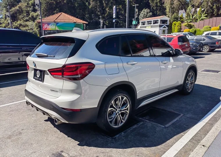 BMW X1 2021 - Vista 4