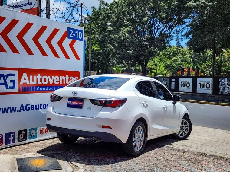 Toyota YARIS 2017 - Vista 4