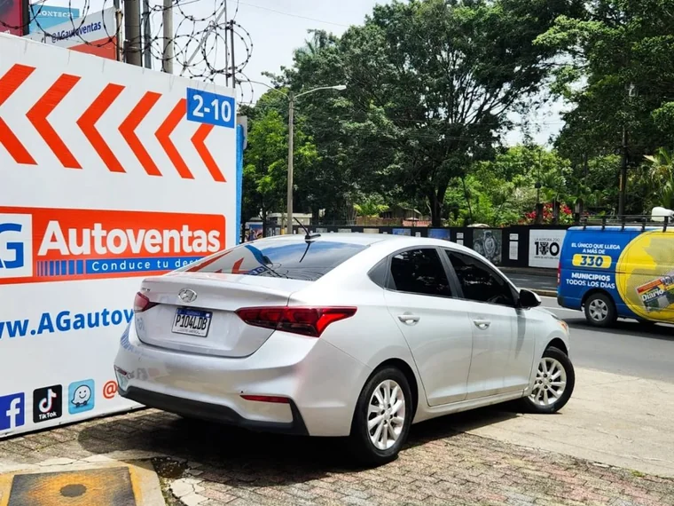 Hyundai ACCENT 2020 - Vista 4