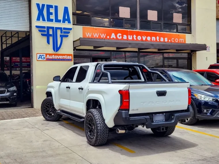 Toyota TACOMA 2024 - Vista 4