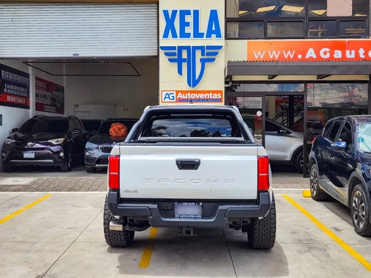 Toyota TACOMA 2024 - Vista 5