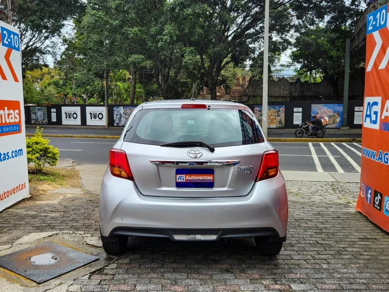 Toyota YARIS 2015 - Vista 5