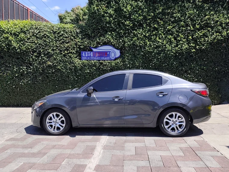 Toyota YARIS 2017 - Vista 4