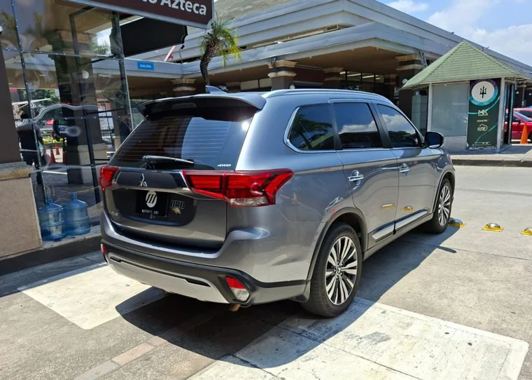 Mitsubishi OUTLANDER 2022 - Vista 4