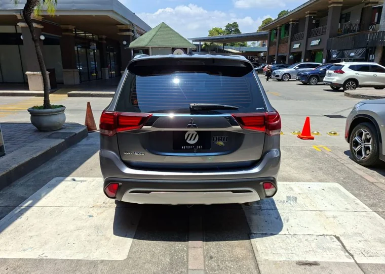 Mitsubishi OUTLANDER 2022 - Vista 5