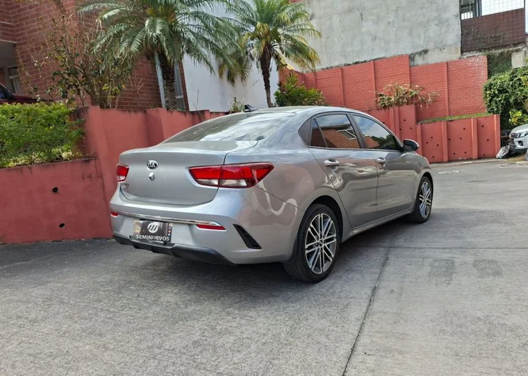 Kia RIO 2022 - Vista 4
