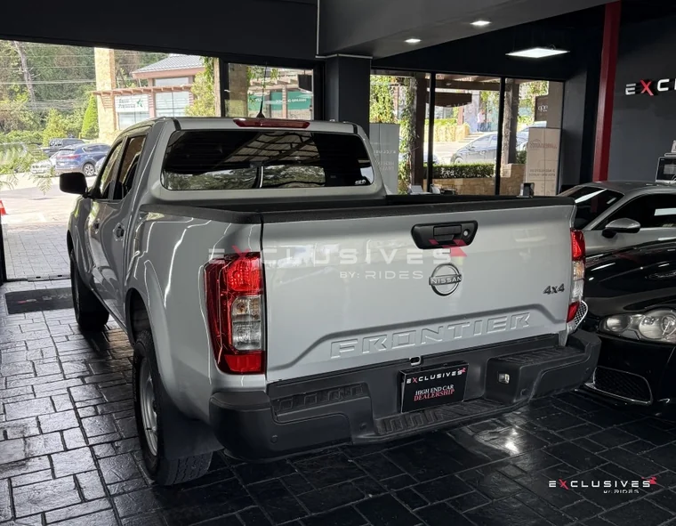 Nissan FRONTIER 2026 - Vista 4