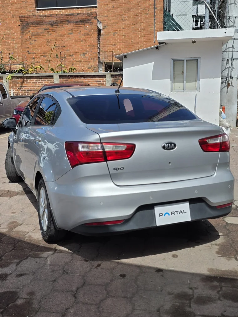 Kia RIO 2017 - Vista 4