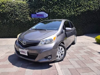 Toyota YARIS 2013