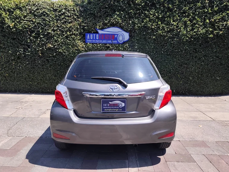 Toyota YARIS 2013 - Vista 5