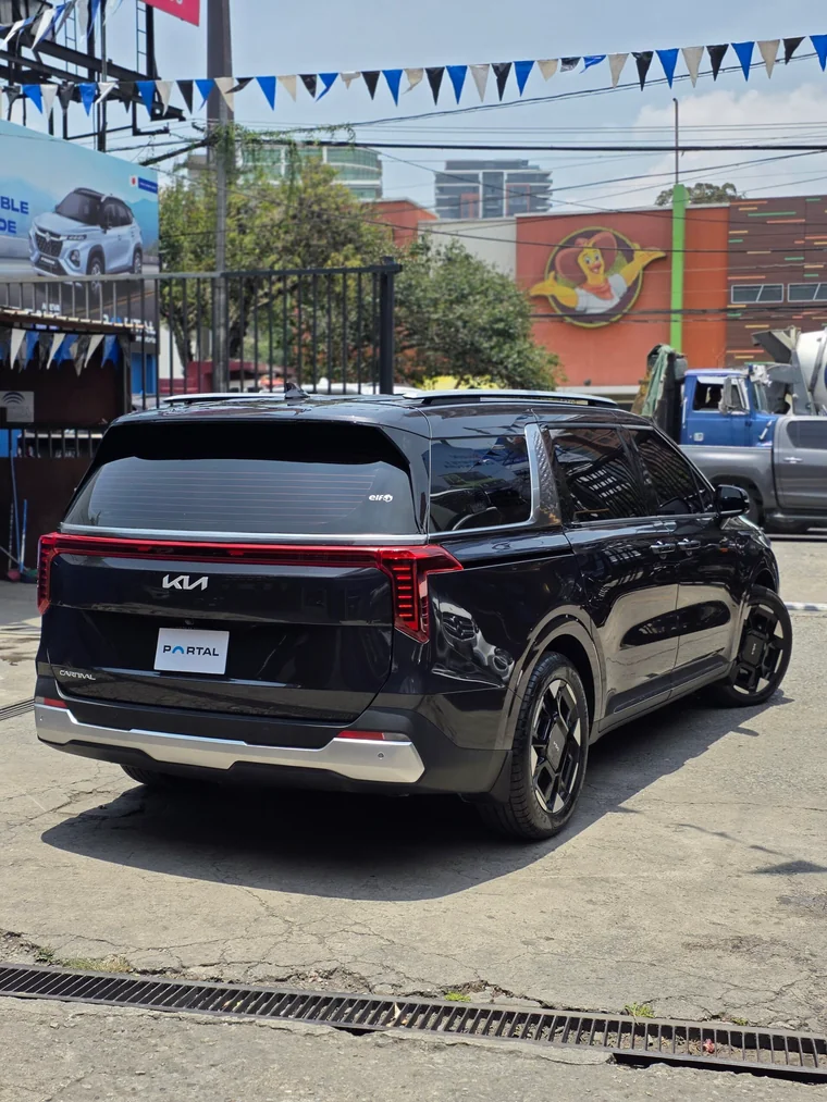 Kia CARNIVAL 2025 - Vista 4