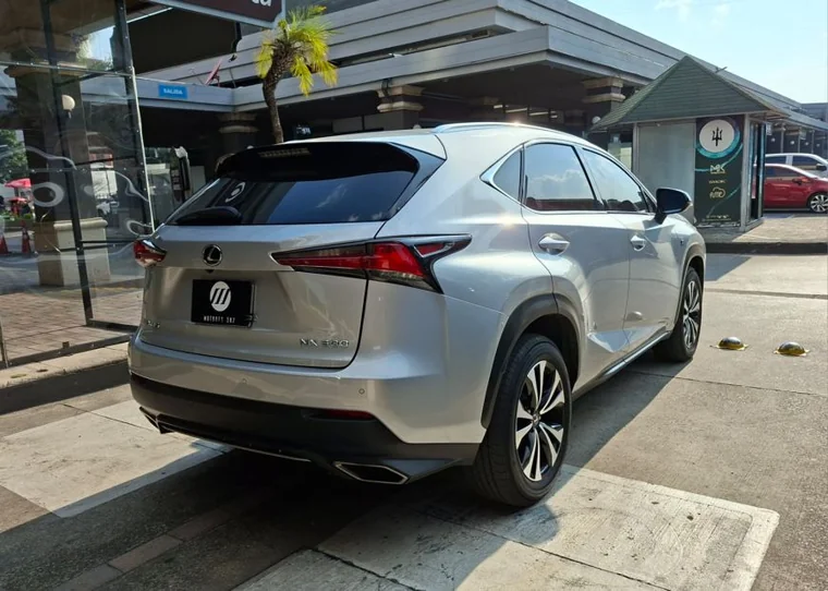 Lexus NX 2019 - Vista 4