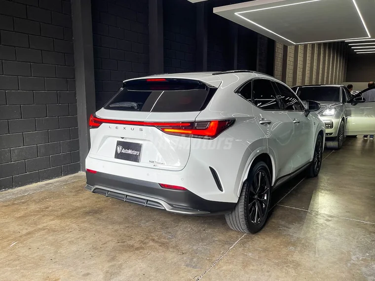 Lexus NX 2022 - Vista 2