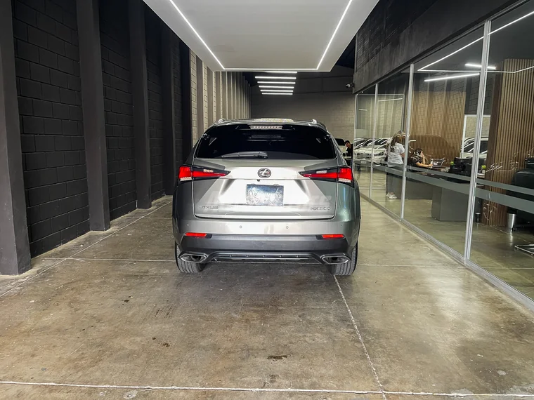 Lexus NX 2021 - Vista 4