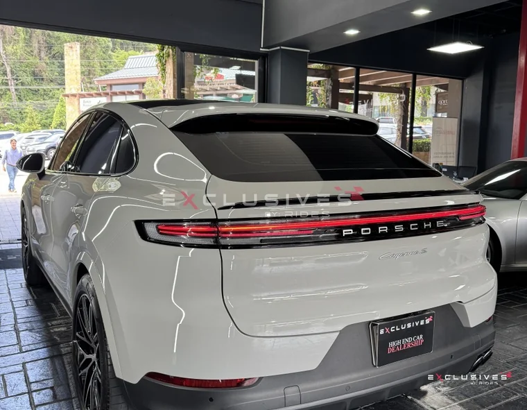 Porsche CAYENNE 2024 - Vista 4