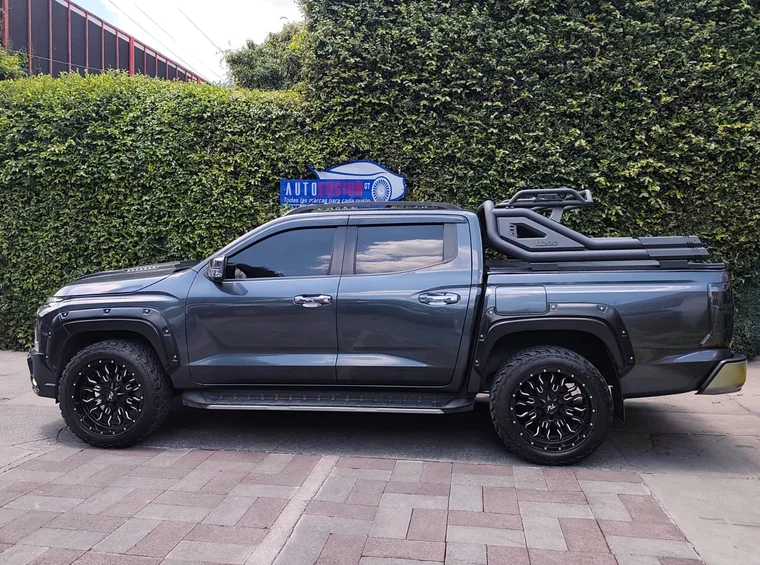Mitsubishi L200 2025 - Vista 4